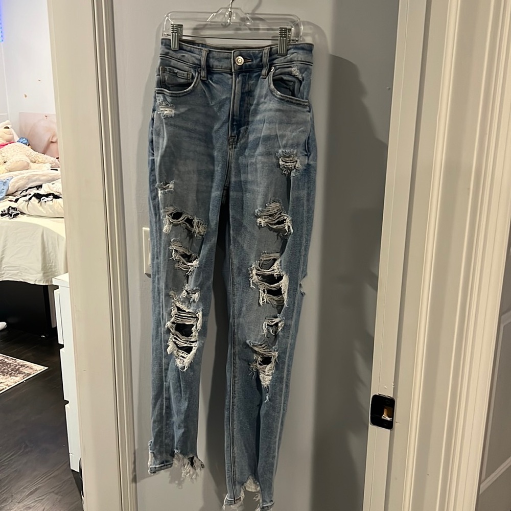 Size 2 ripped jeans American Eagle